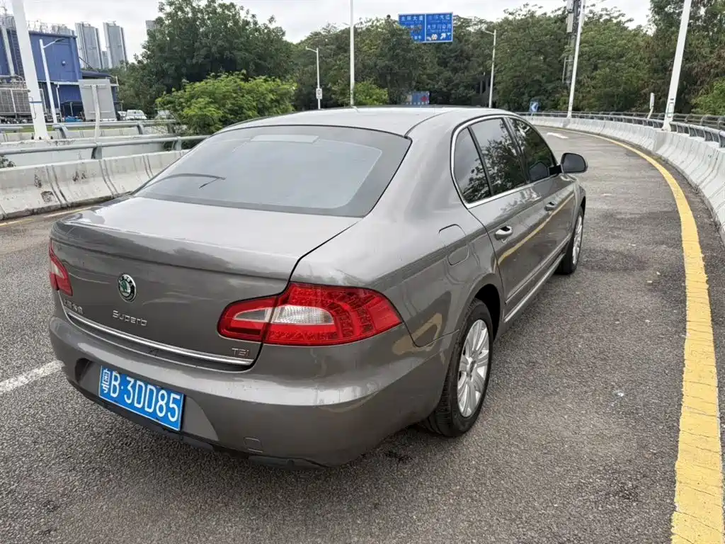 Škoda Superb 2012 1.8TSI Automatic Noble Elegance Edition фото 4