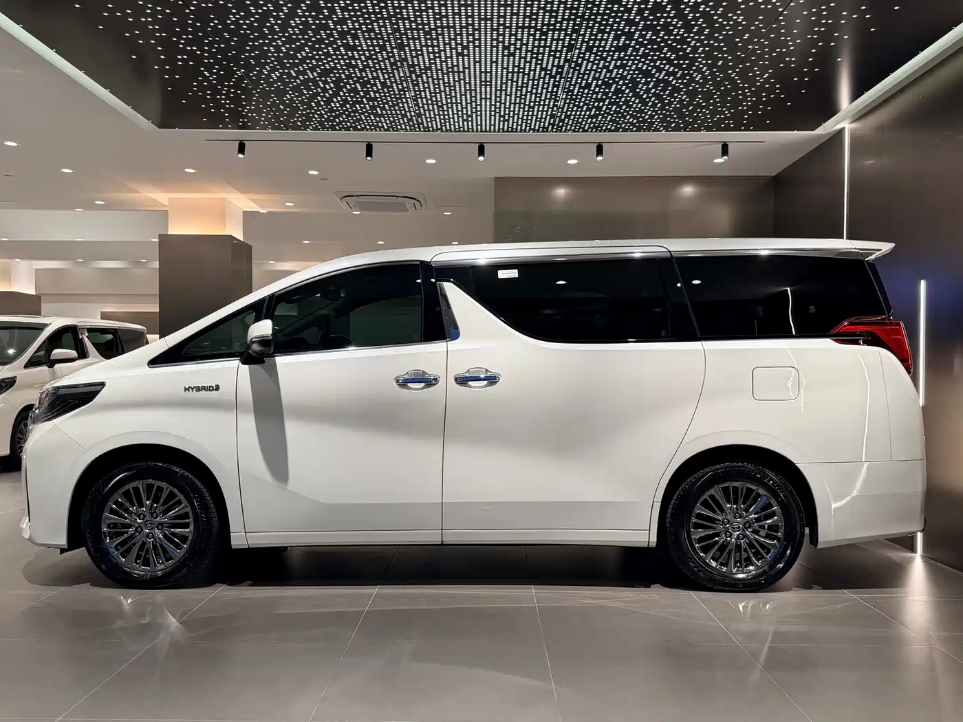 Toyota Alphard 2021 Hybrid 2.5L Premium фото 4