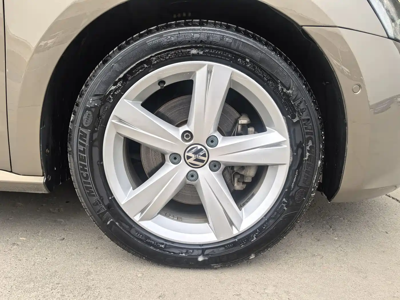 Volkswagen Passat 2014 2.0TSI DSG Executive Navigation Edition фото 23
