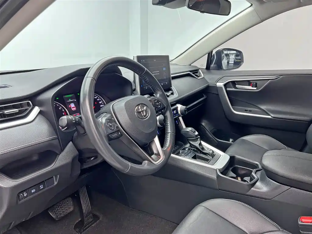 Toyota Wildlander 2022 2.0L CVT FWD Luxury PLUS Edition фото 12