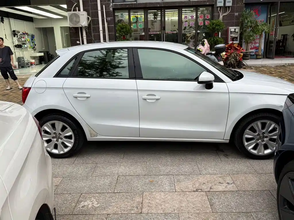 Audi A1 2015 2014 30 TFSI Sportback Fashion
