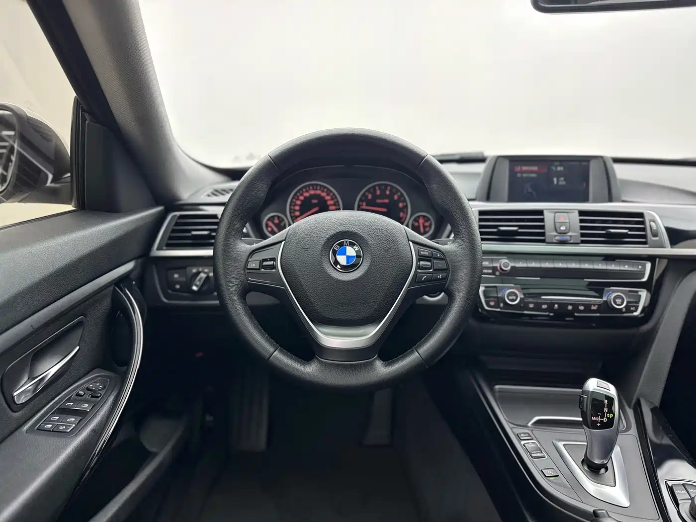 BMW 3 Series GT 2016 320i Fashion Style фото 9