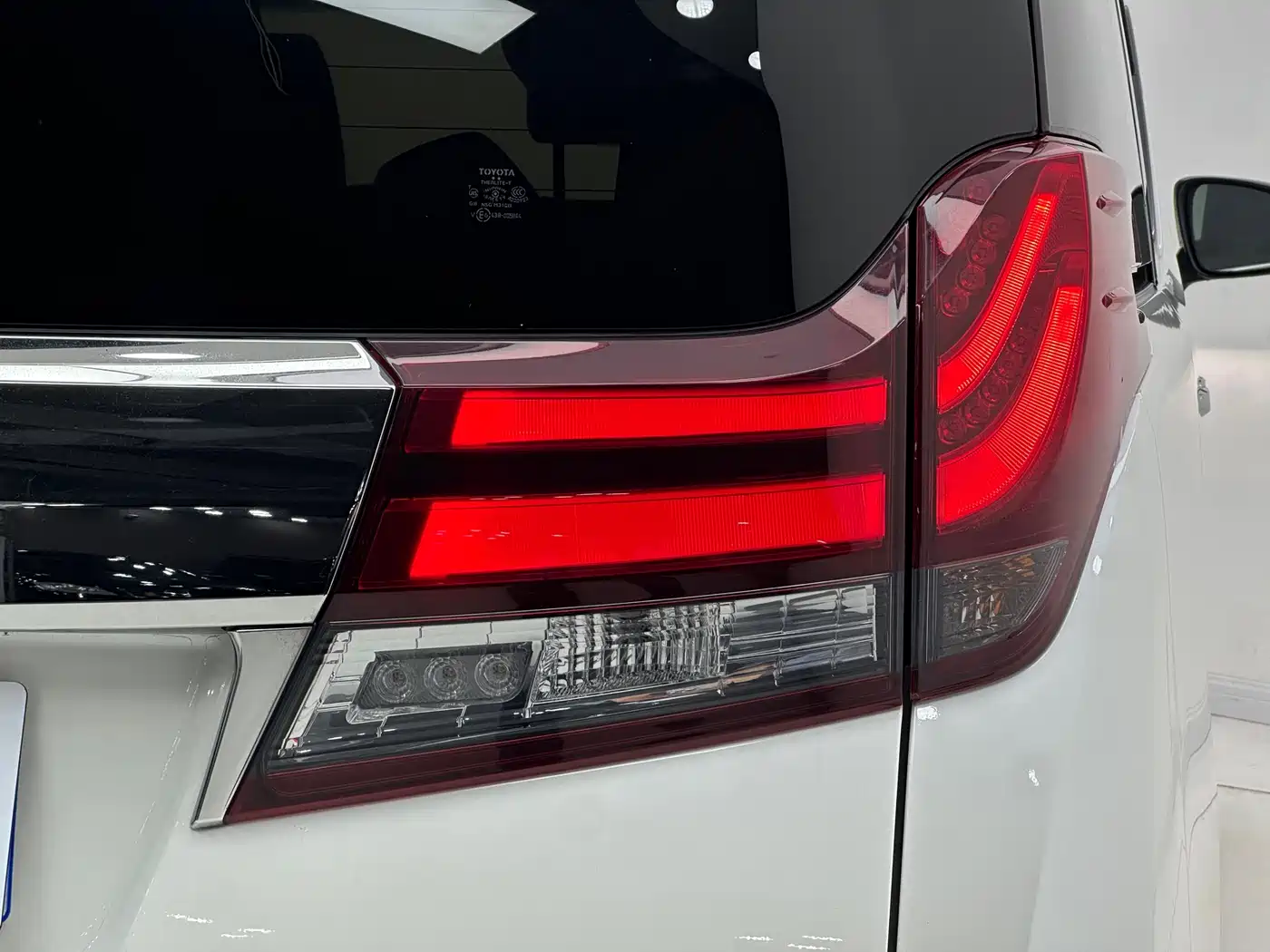Toyota Alphard 2015 3.5L Premium Edition фото 19