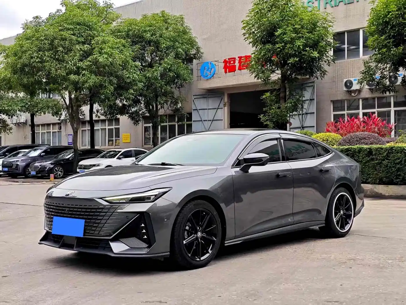 Фото 2 - Changan UNI-V