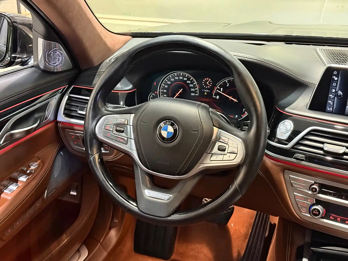 BMW 7 Series 2017 750Li xDrive Customized Edition (4-Seater) фото 5