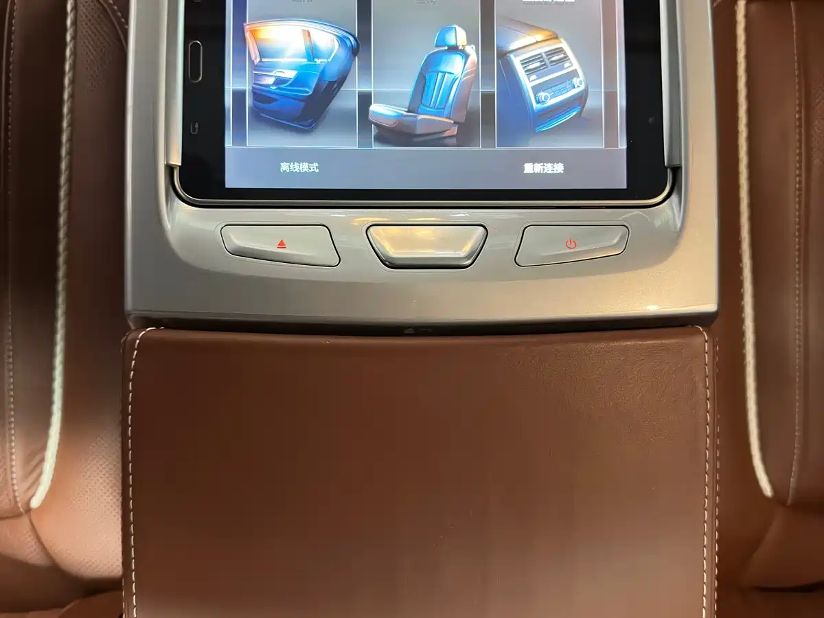 BMW 7 Series 2018 740Li xDrive Premium Type Excellence Package фото 24