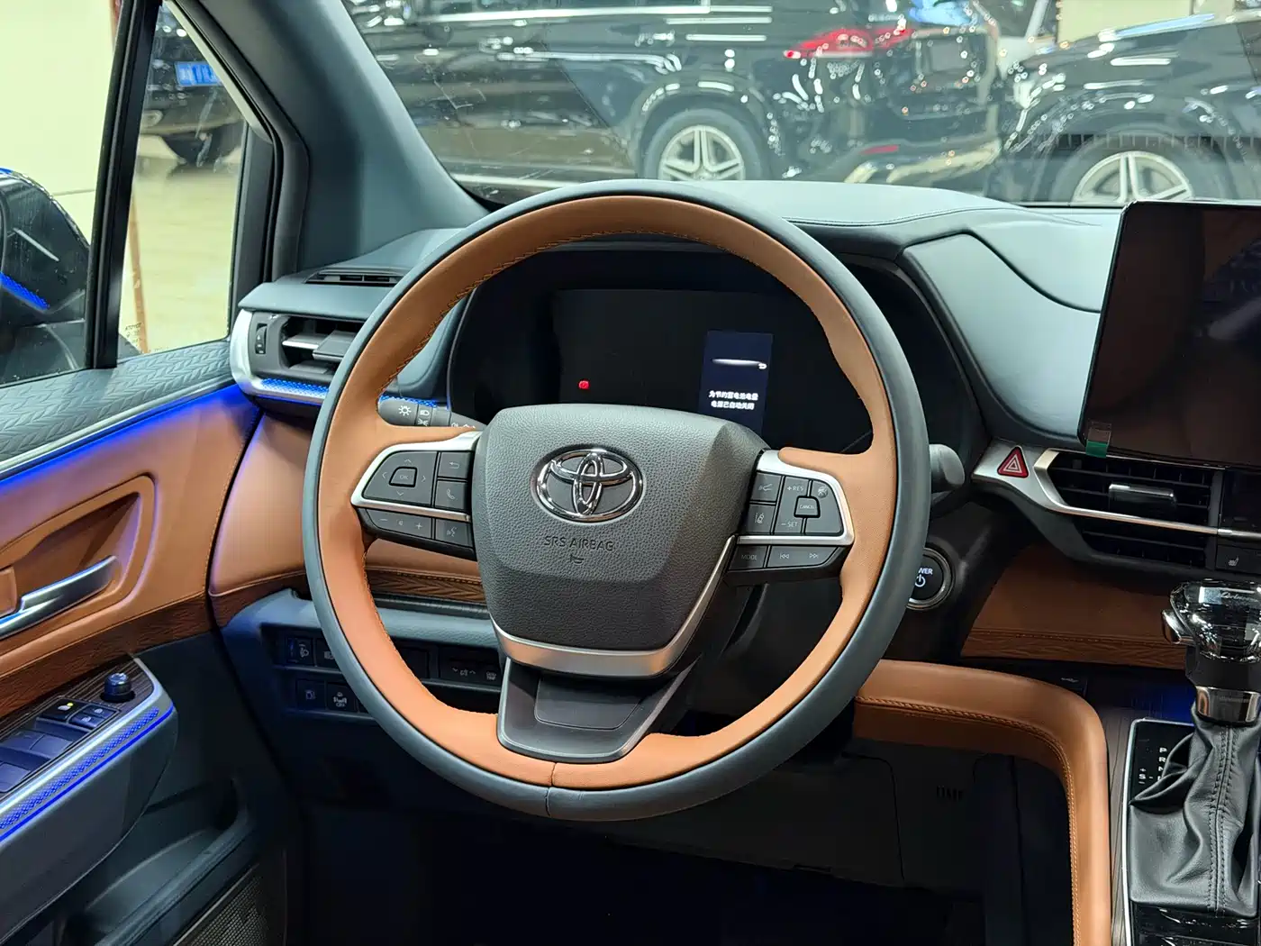 Toyota Granvia 2026 Model 2.5L Hybrid Luxury Edition фото 13