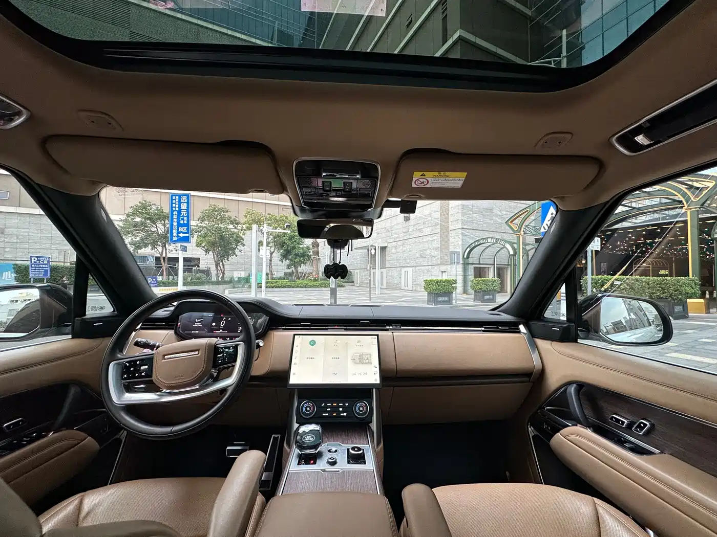 Land Rover Range Rover 2023 3.0 L6 400PS Golden Age 7-Seater Long Wheelbase фото 10
