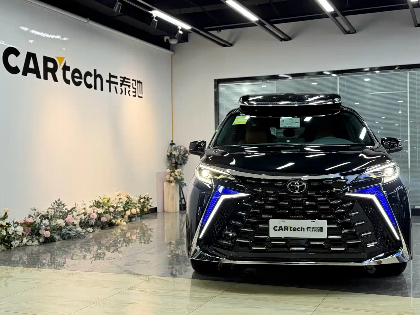 Toyota Granvia 2026 Model 2.5L Hybrid Luxury Edition фото 2
