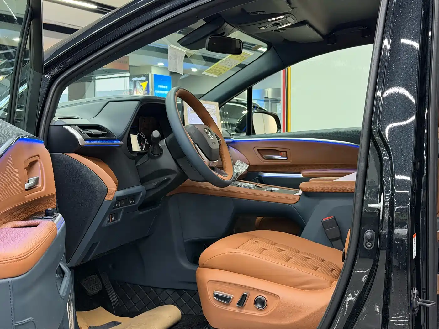 Toyota Granvia 2026 Model 2.5L Hybrid Luxury Edition фото 7