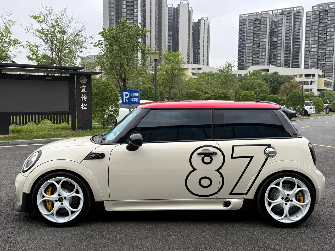 MINI 2012 1.6L ONE Baker Street фото 7