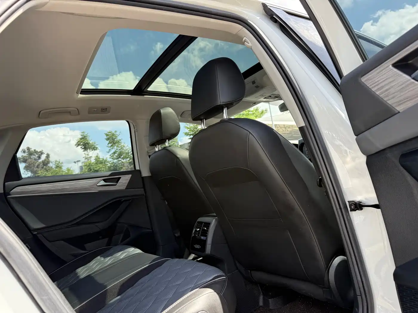 Volkswagen Sagitar 2023 300TSI DSG Excellence Edition фото 14