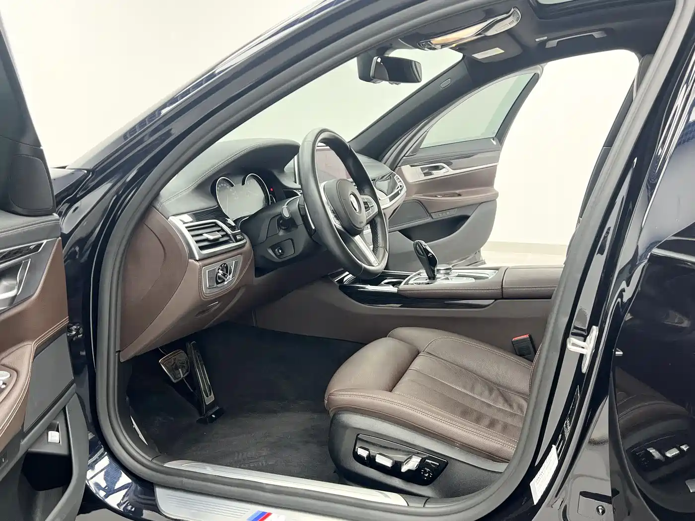 BMW 7 Series 2018 730Li Leading Type M Sport Package фото 7