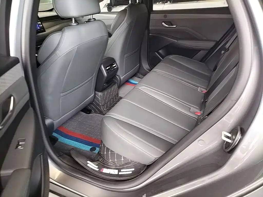 BYD Qin PLUS 2025 DM-i Smart Drive 55KM Leader фото 16