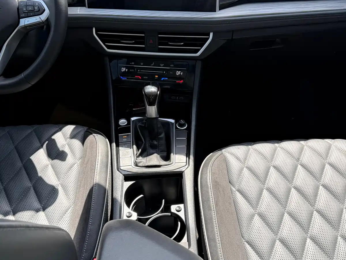 Volkswagen Sagitar 2023 300TSI DSG Excellence Edition фото 12