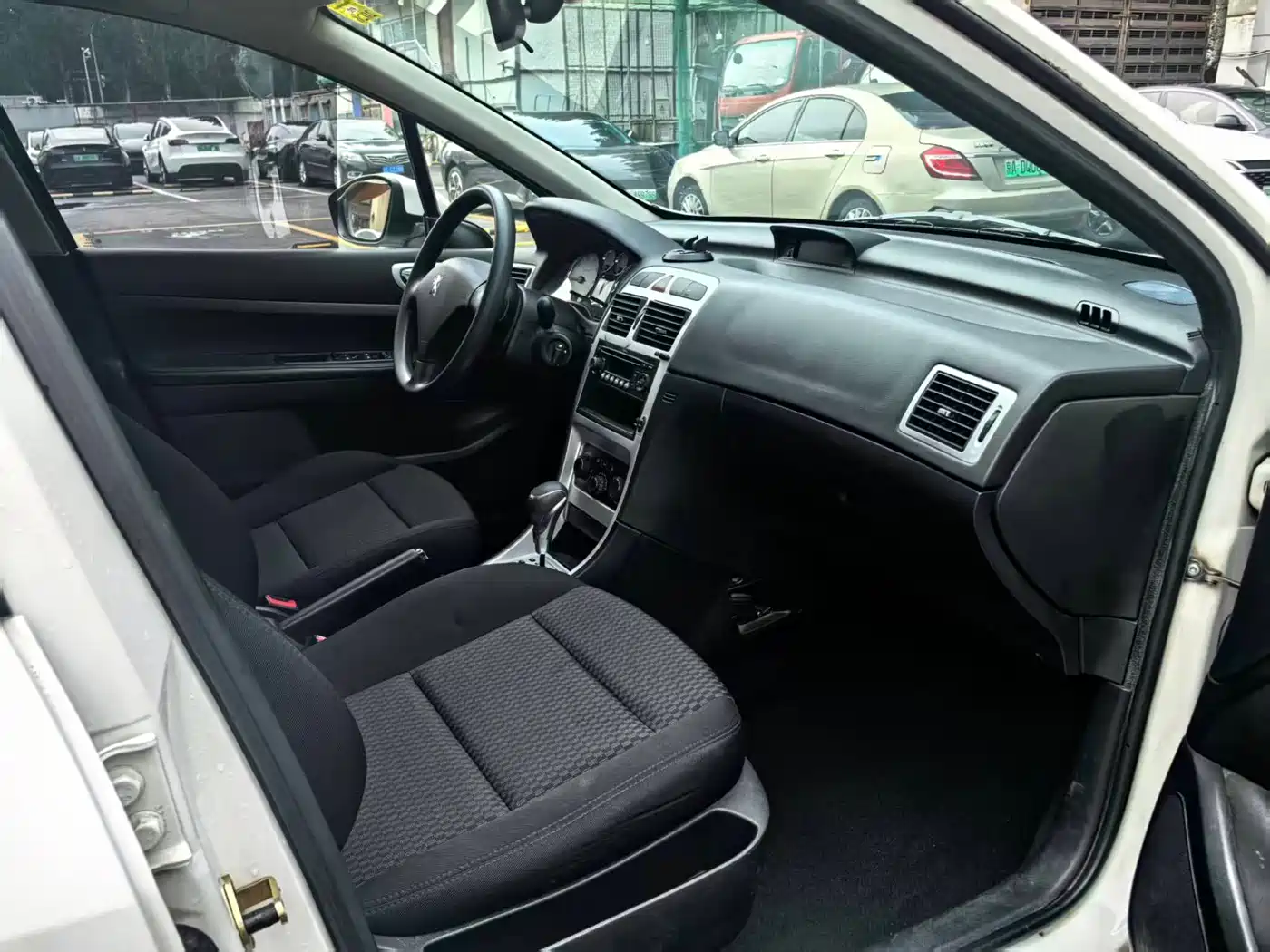 Peugeot 307 2013 2013 Hatchback 1.6L Automatic Comfort