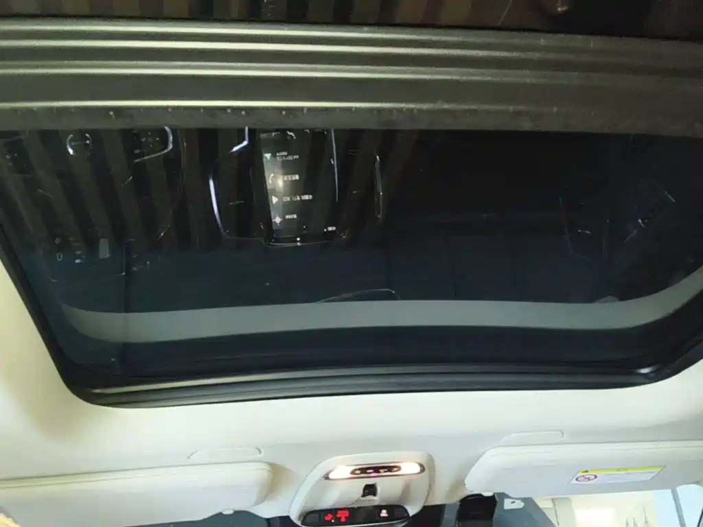 Фото 18 - Volvo XC90