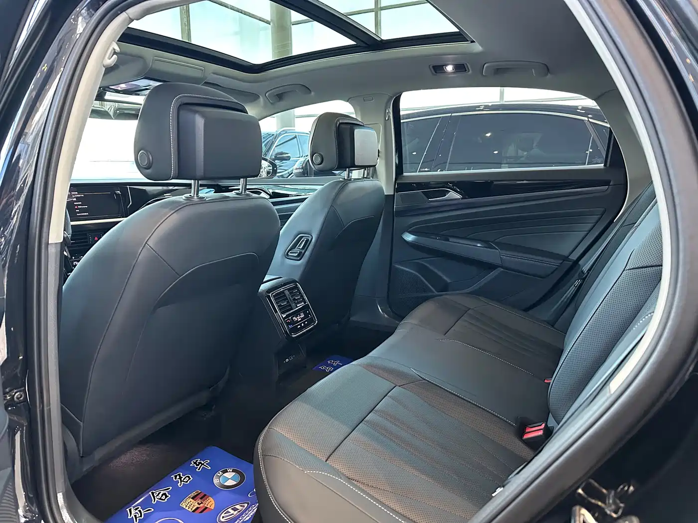Volkswagen Passat 2025 Outstanding 380TSI Starlight Dragon Soaring Edition фото 8