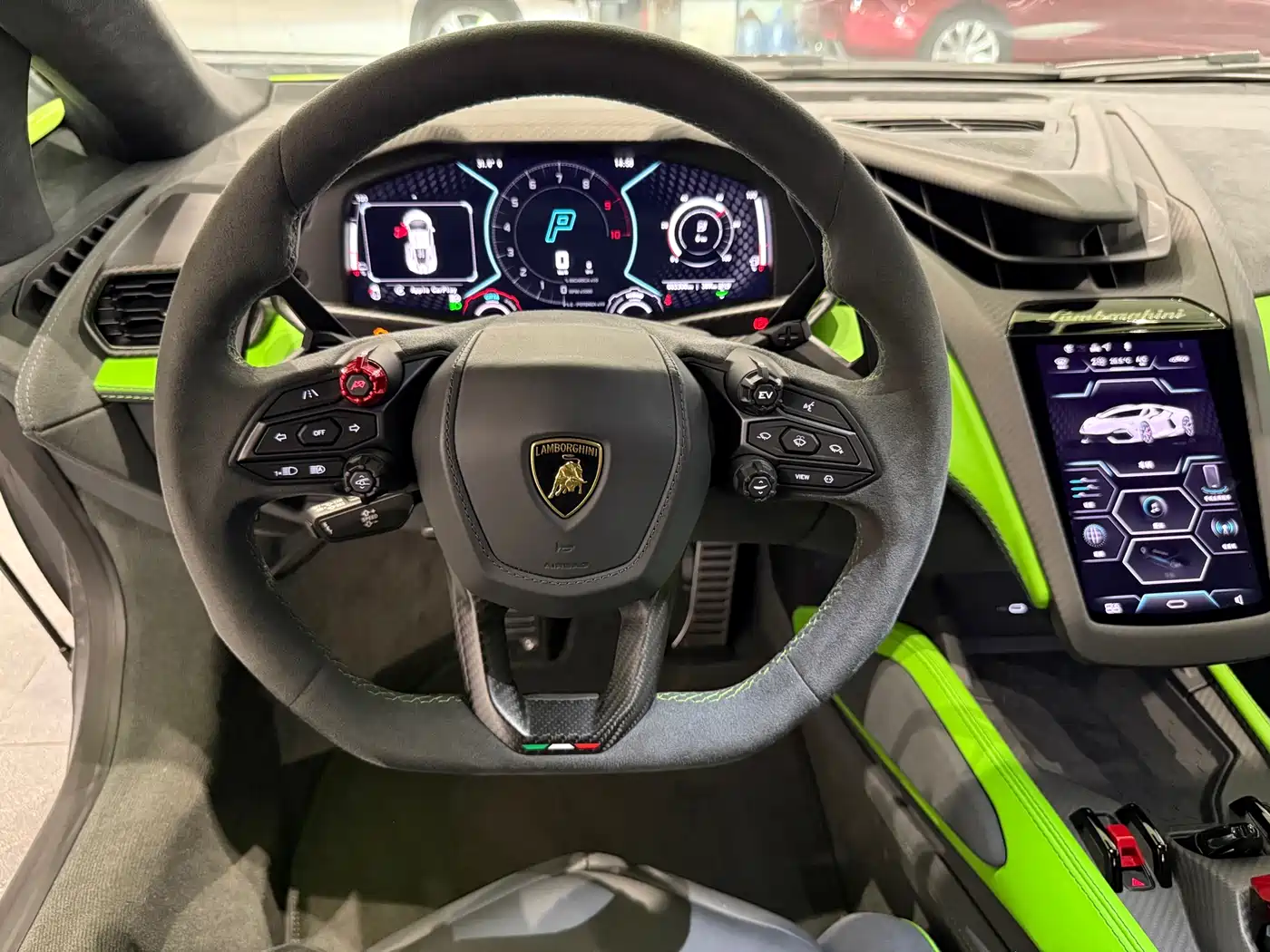 LAMBORGHINI REVUELTO