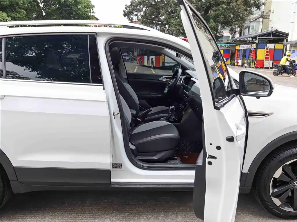 Volkswagen Tanying 2021 1.5L Automatic Smart Connect Edition фото 17
