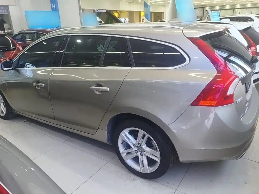 Volvo V60 2017 2014 T5 Wisdom & Elegance