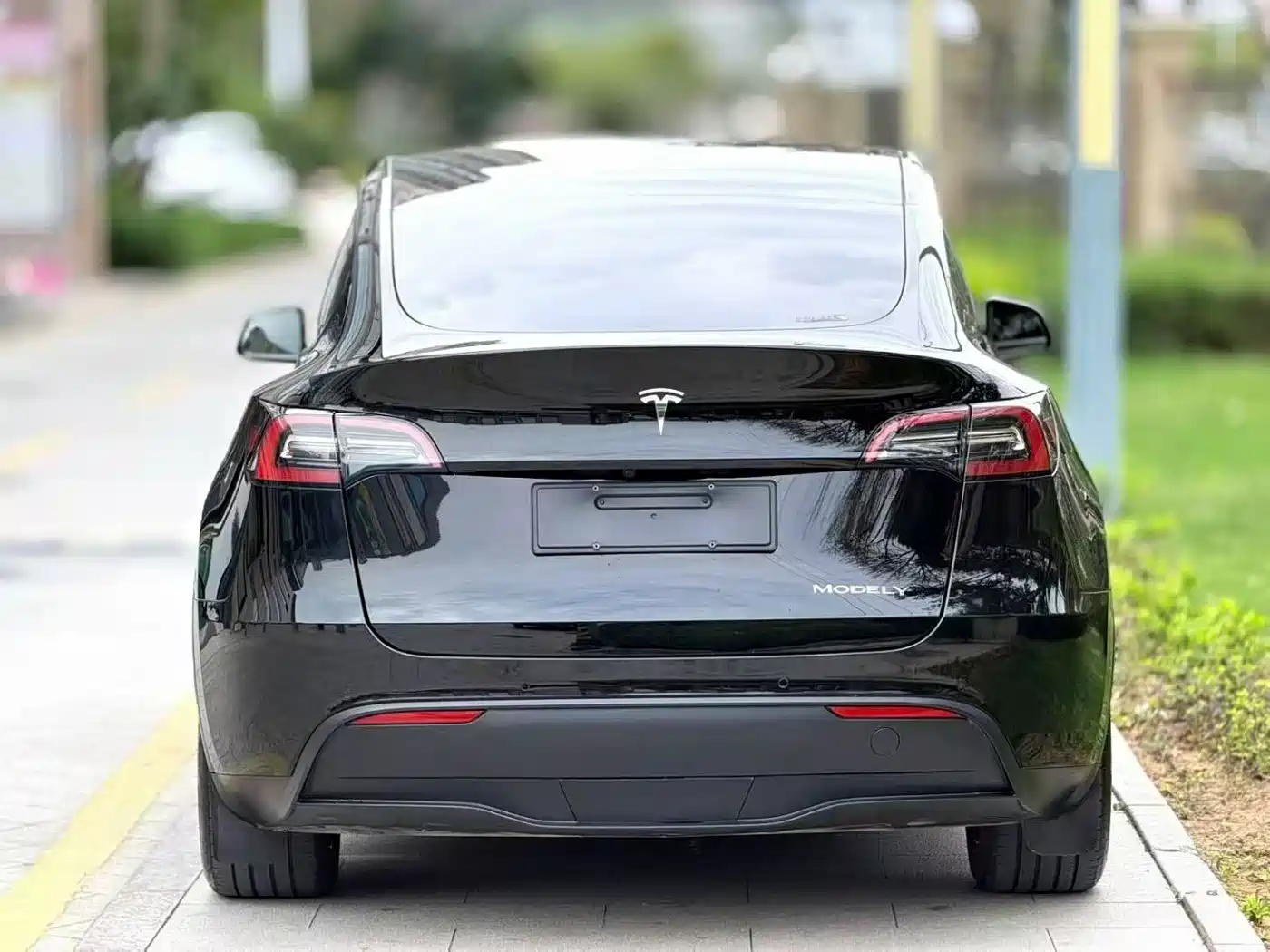 TESLA MODEL Y