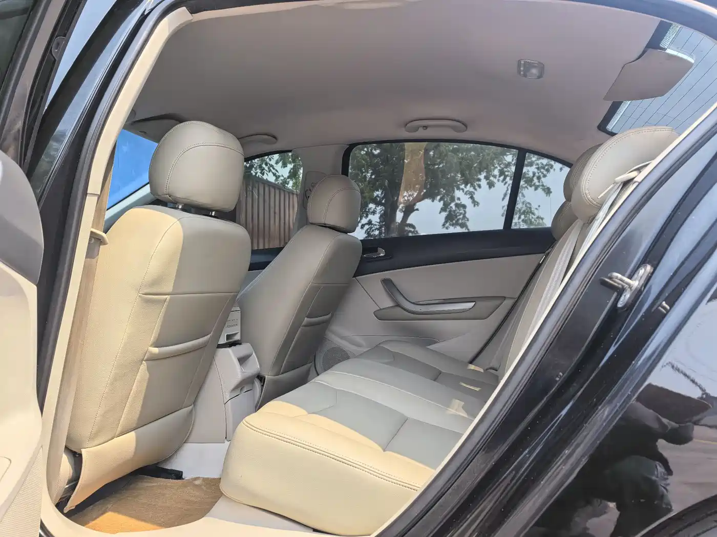 Peugeot 408 2013 2.0L Automatic Comfort Edition фото 4