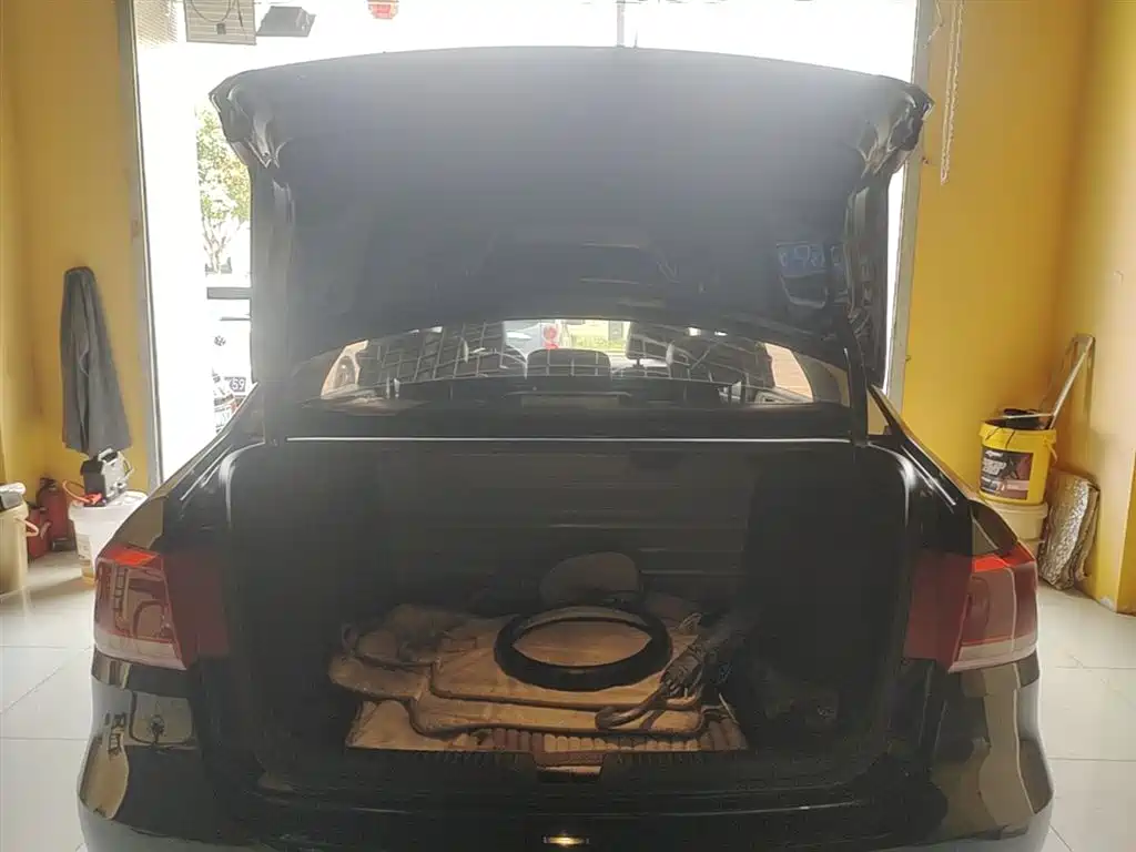 Volkswagen Santana 2013 1.6L Automatic Comfort Edition фото 19