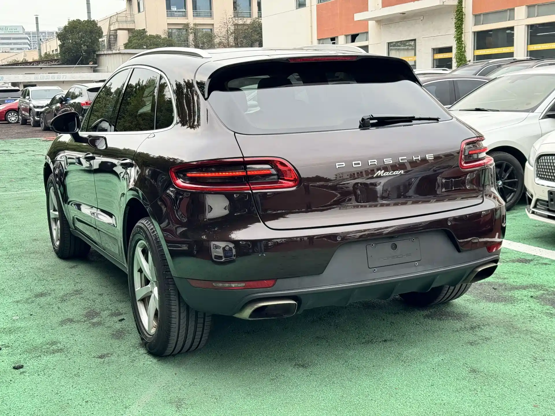 Photo 8 - Porsche Macan