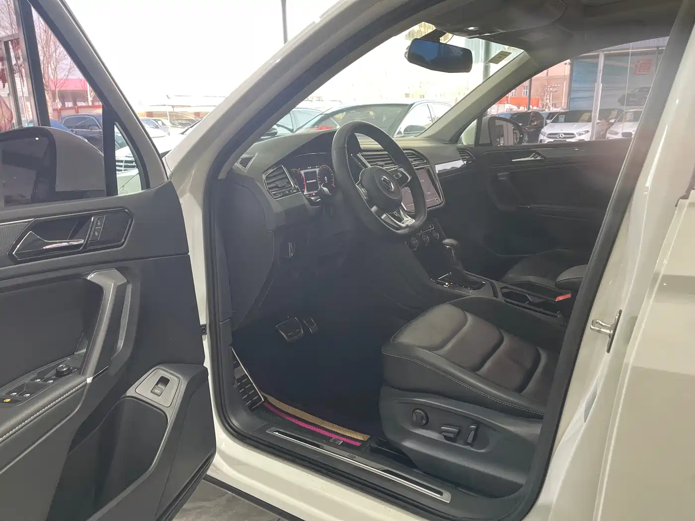 Volkswagen Tiguan L 2021 330TSI Automatic 2WD R-Line Flagship фото 4