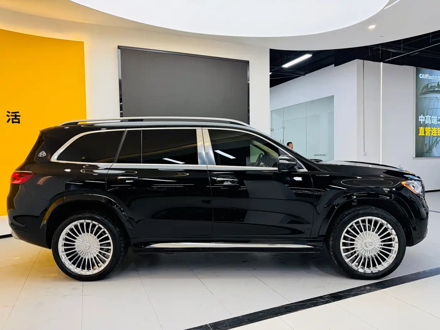 Mercedes-Benz Maybach GLS 2025 GLS 600 4MATIC Polar Night Edition фото 4
