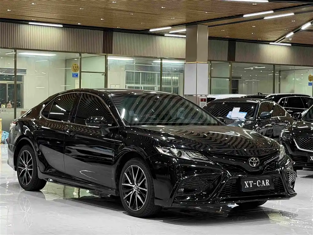 Фото 3 - Toyota Camry