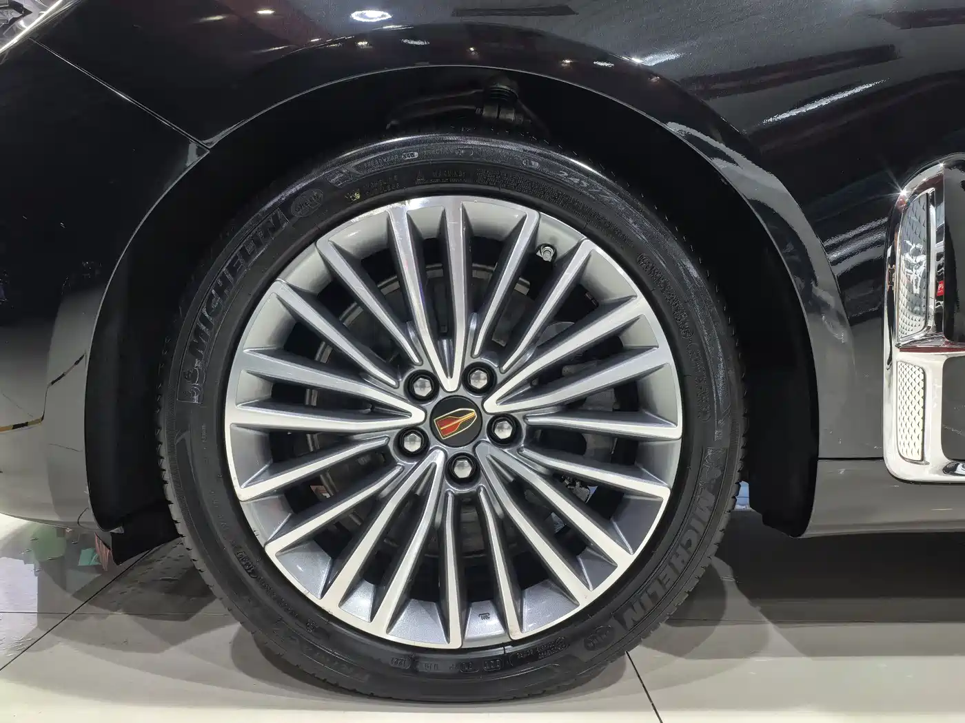 Hongqi H9 2020 2.0T Smart Connection Qi Xiang Edition фото 4
