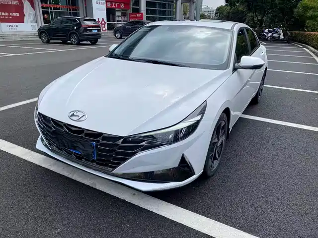 HYUNDAI ELANTRA