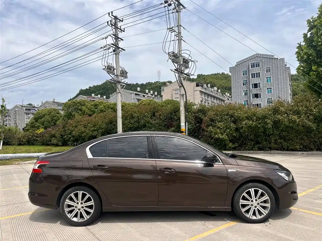 Peugeot 408 2015 Model 1.2T Automatic Luxury Edition фото 14