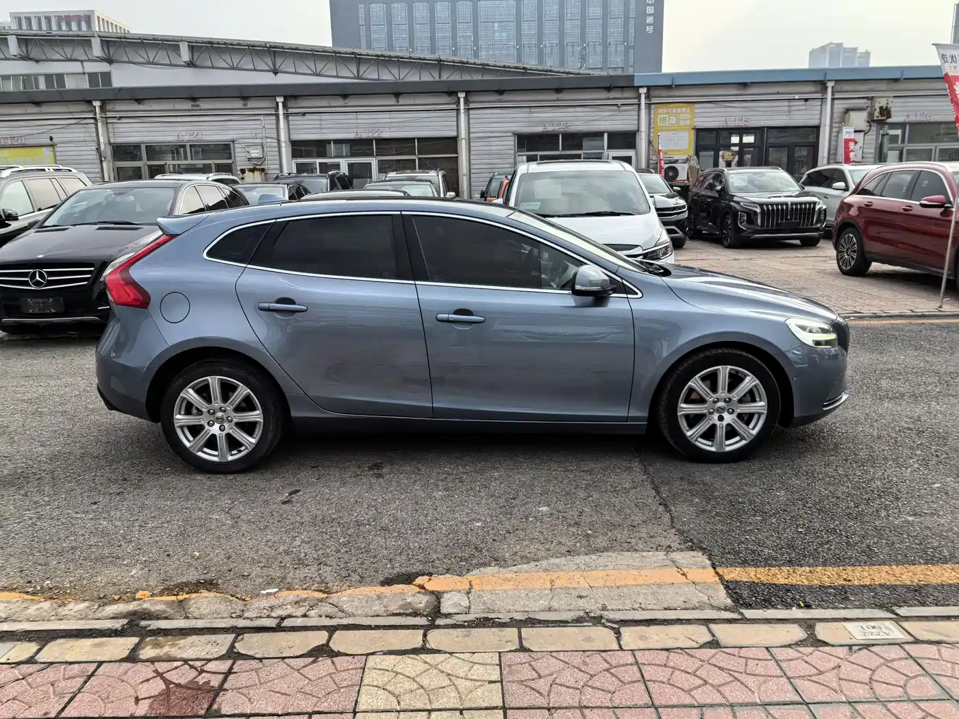 Volvo V40 2018 2018 T3 R-Design Edition