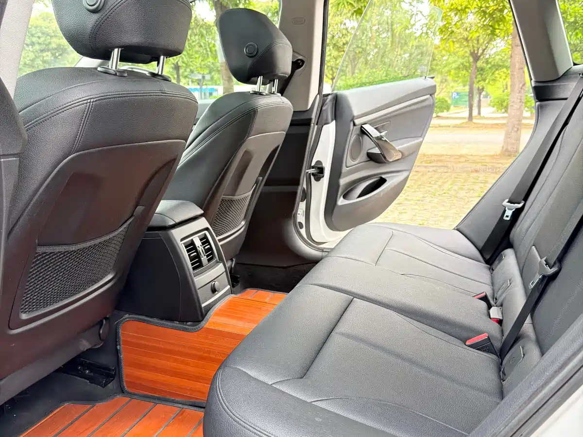 BMW 3 Series GT 2019 320i Fashion Model фото 21