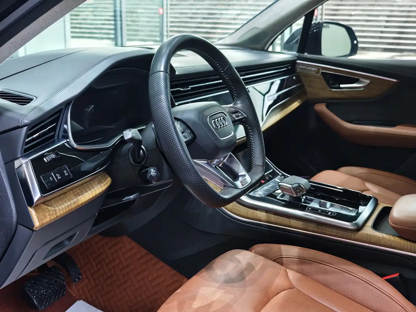 Фото 8 - Audi Q7