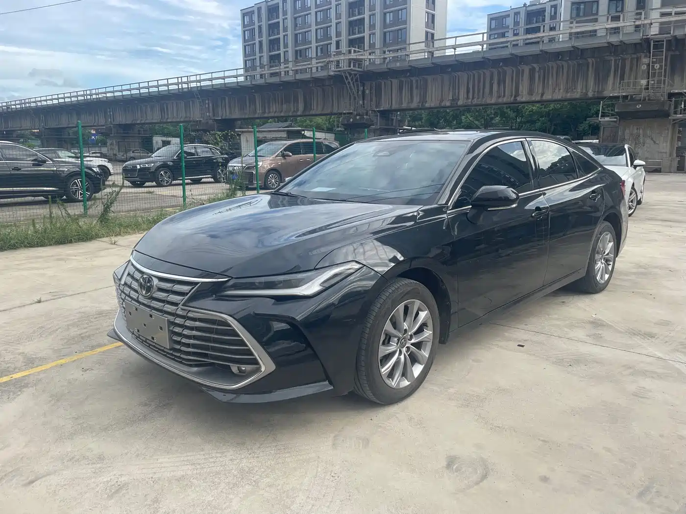 Photo 1 - Toyota Avalon
