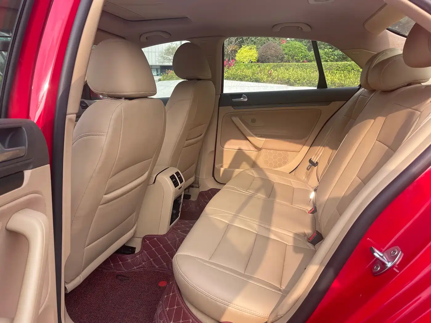 Volkswagen Sagitar 2009 1.6L Automatic Fashion фото 6