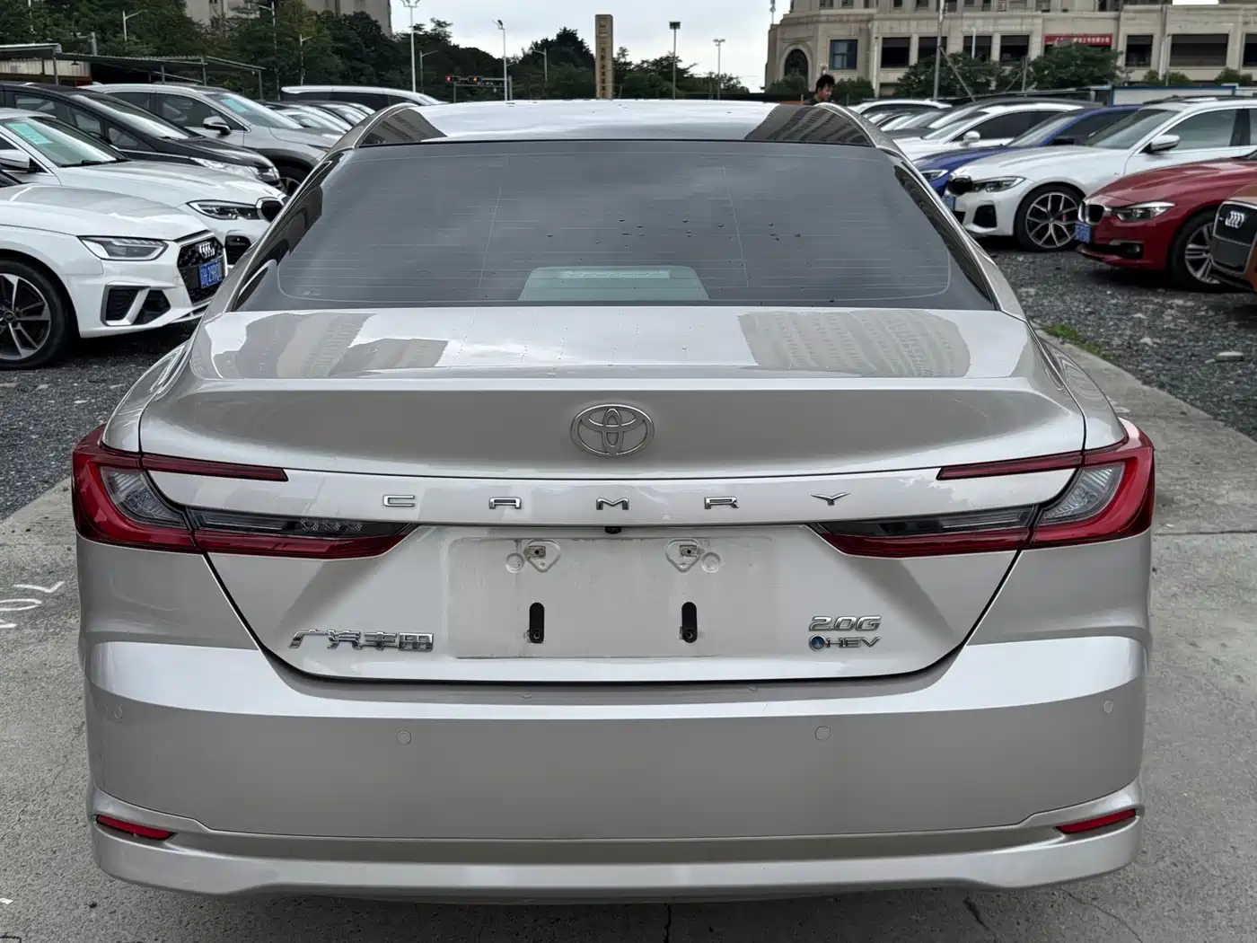 Toyota Camry 2024 Hybrid 2.0HE Elite Edition фото 3