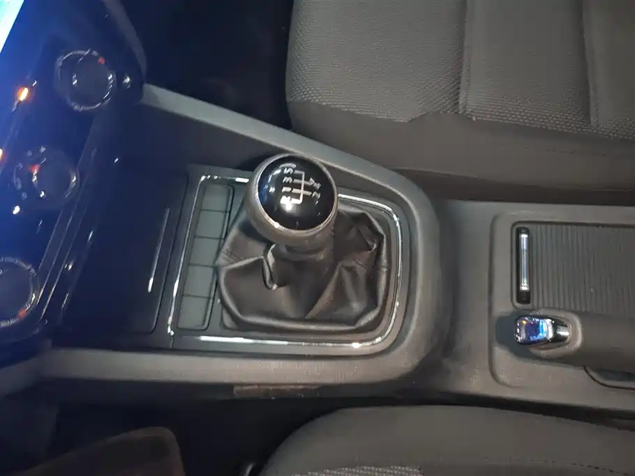 Volkswagen Sagitar 2018 1.6L Manual Fashion фото 16