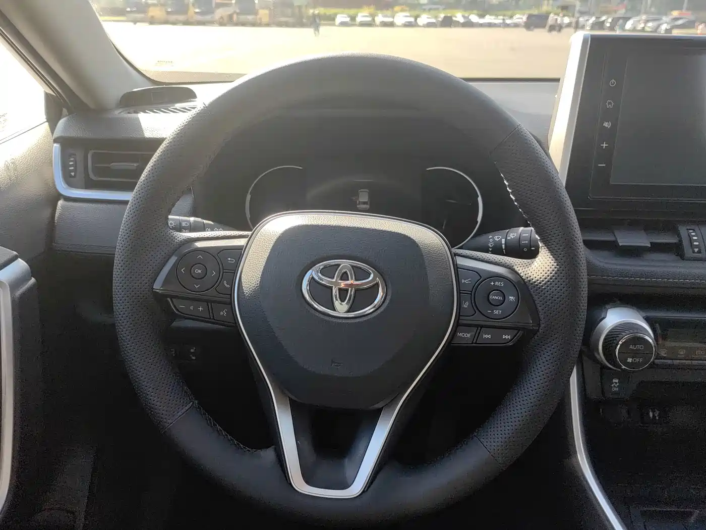 Фото 23 - Toyota RAV4