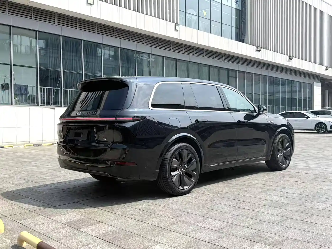 صورة 9 - Li Auto L9