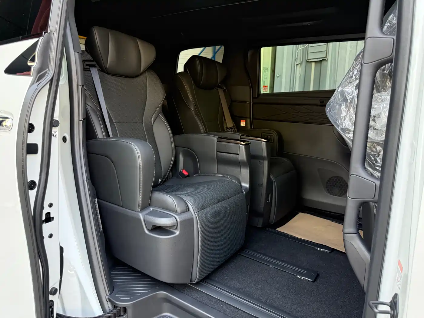 Toyota Alphard 2025 Hybrid 2.5L Prestige Gold Edition фото 4
