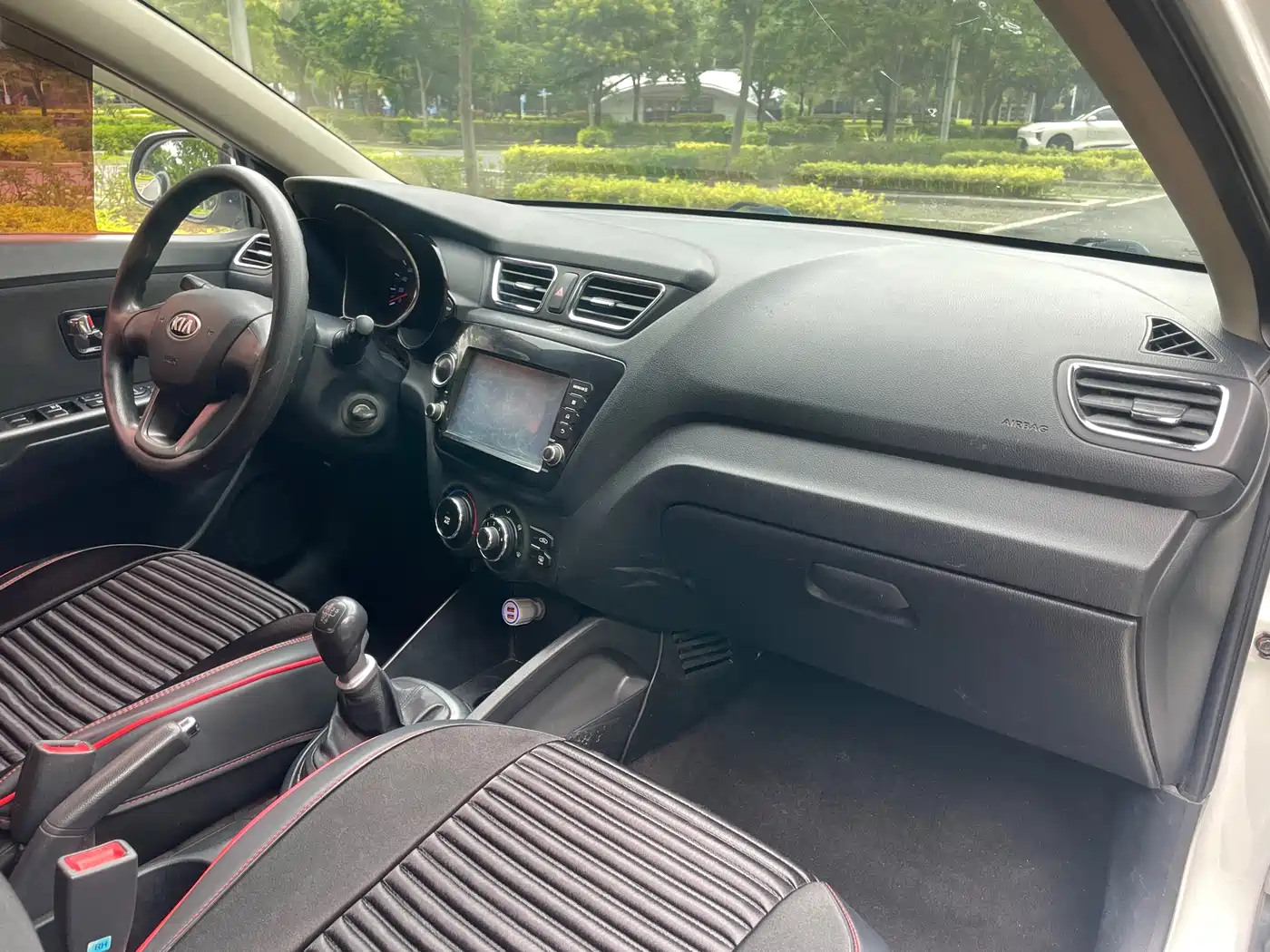 Kia K2 2012 Sedan 1.4L MT GLS Commemorative Edition фото 16