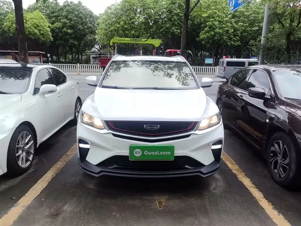 Фото 3 - Geely Coolray