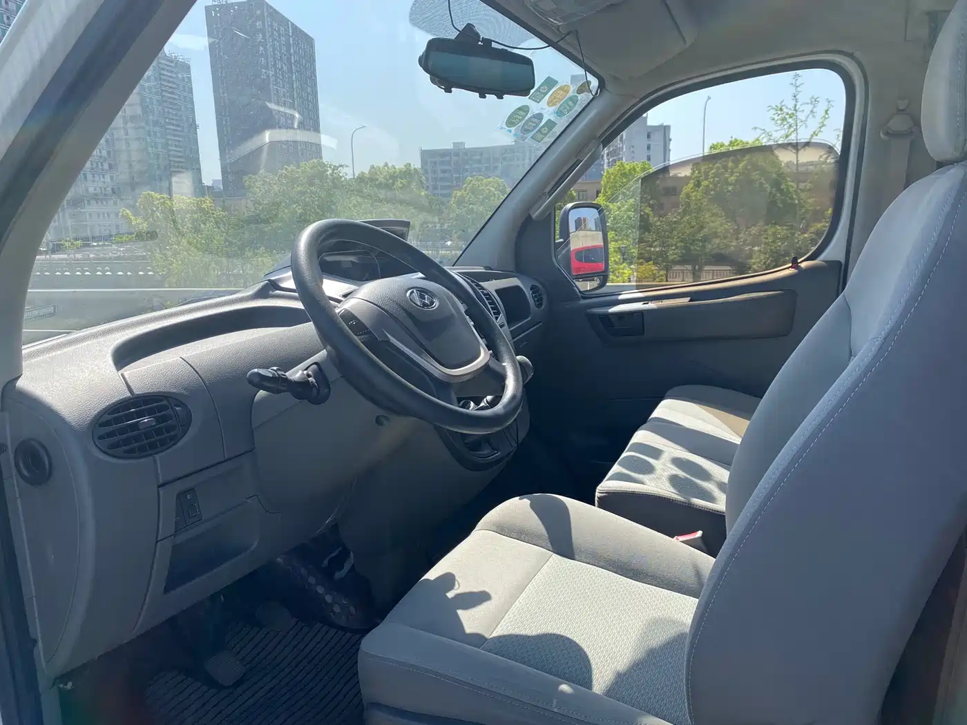 SAIC Maxus Xintu V80 2017 2.5T 6-speed manual Aoyun Tong China V short wheelbase medium roof 5/6/10 seats фото 6