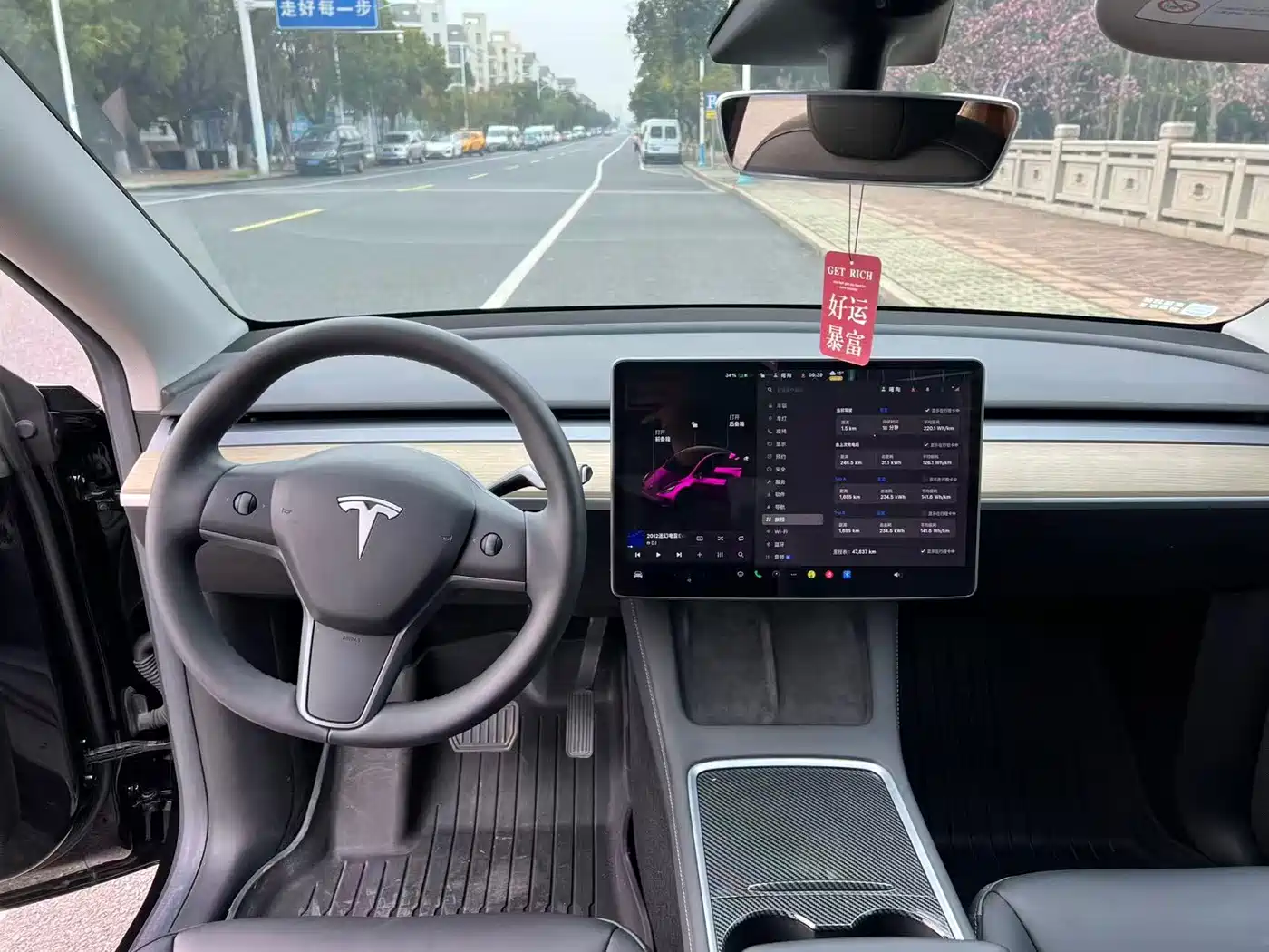 TESLA MODEL Y