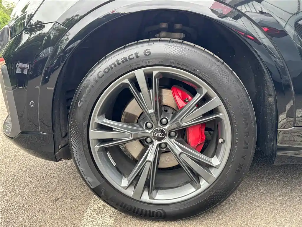Audi Q8 2025 2024 55 TFSI Luxury Sport